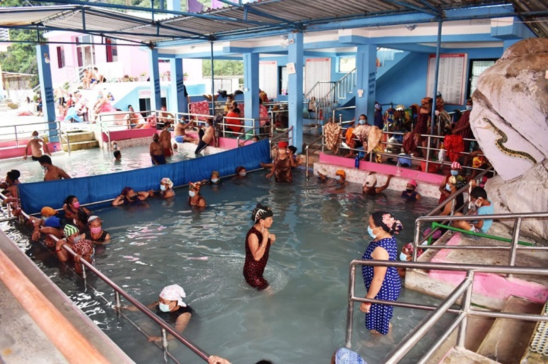 तातोपानी कुण्डको आकर्षण बढ्दै, प्रवेश शुल्कबाटै एक करोड बढी आम्दानी